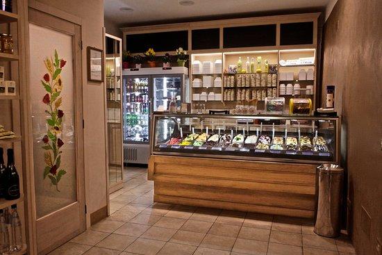 Gelateria in Paese