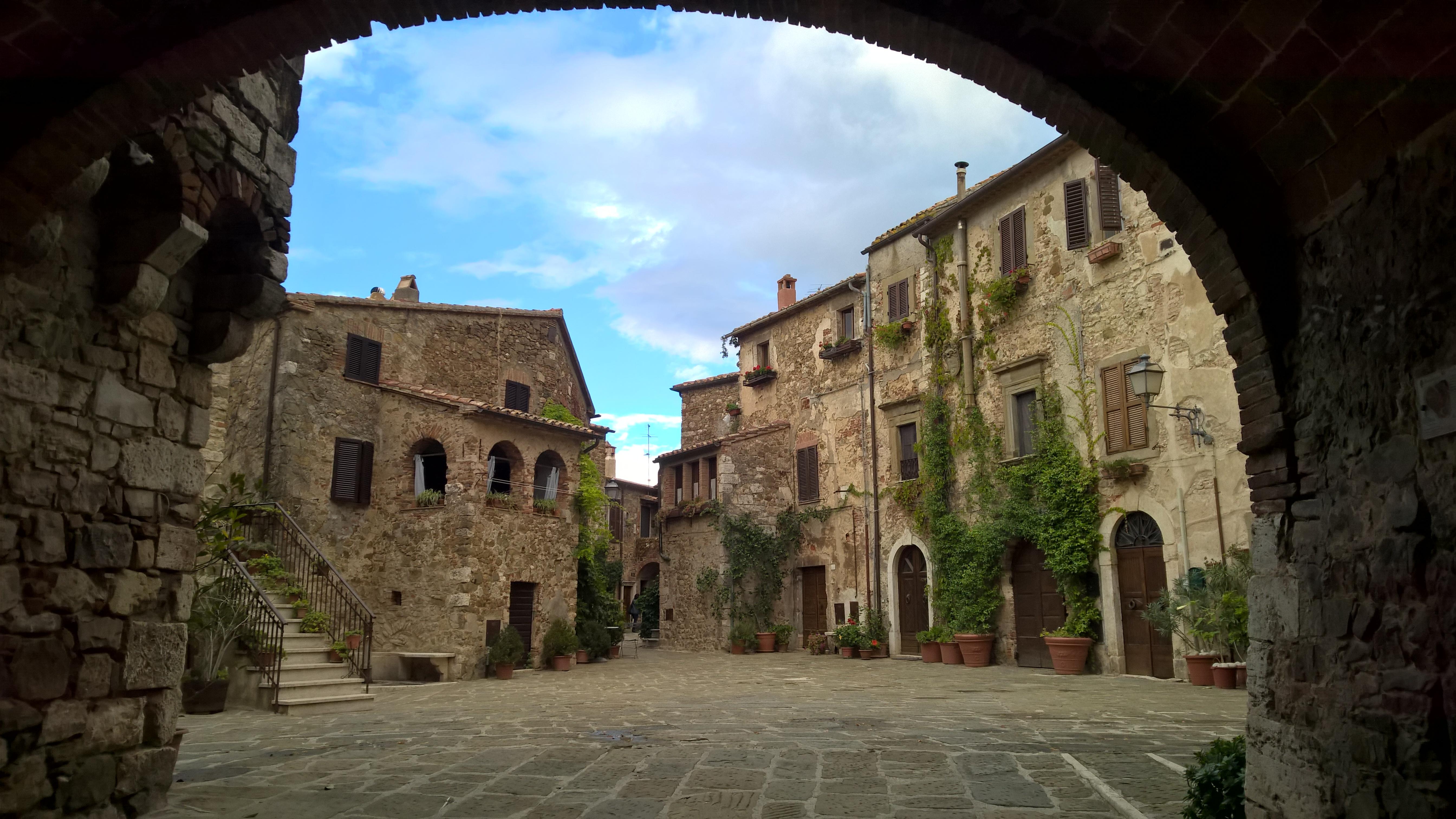Piazza del Castello