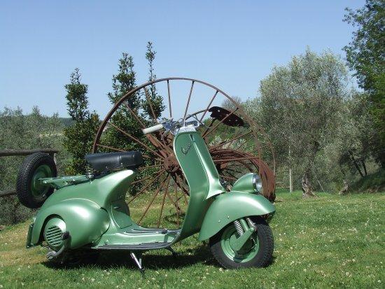 Pastrimotors-Vacanze Toscane Noleggio Vespa