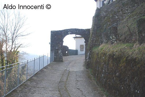 Borgo Fortificato di Perpoli