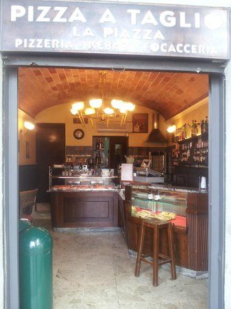 La Piazza risto-tavola calda. Se non ci fosse dovrebbero inventarla