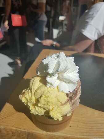 Carlo Gelateria Cioccolateria Caffè